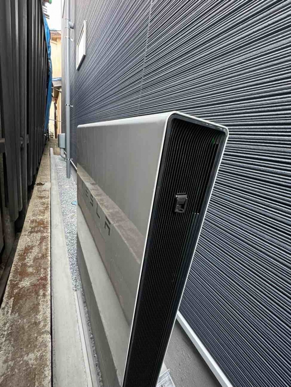 埼玉県八潮市I様邸注文住宅新築工事はテスラ蓄電池パワーウオールを設置しました。