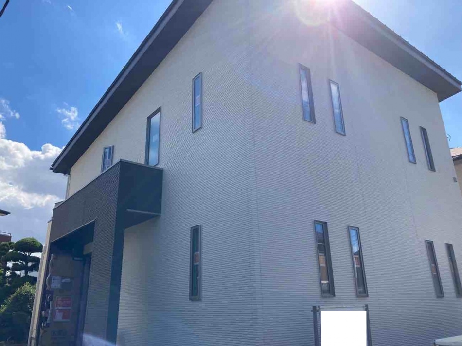埼玉県吉川市N様邸注文住宅新築工事は足場が外れて外観がわかるようになりました。