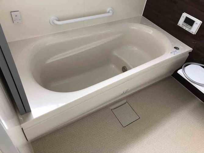 東京都足立区Y様邸はタイル浴室解体しユニットバス搬入組み立てしました。