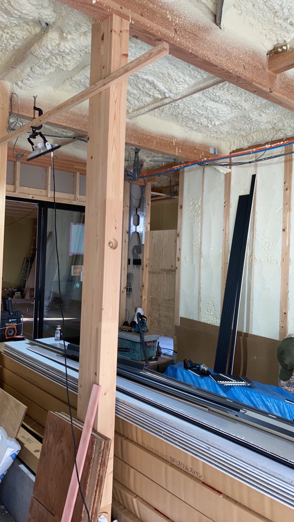 【埼玉県三郷市】T様邸ガレージハウス新築工事は吹付け断熱工事を行いました。