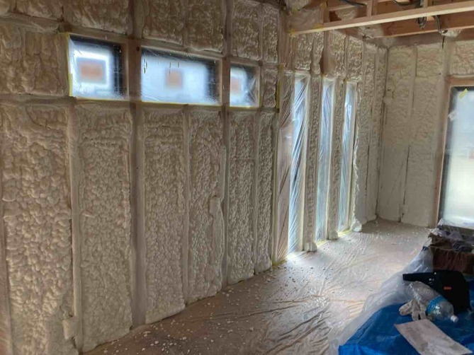 埼玉県三郷市M様邸注文住宅新築工事は吹付け断熱工事を行いました。