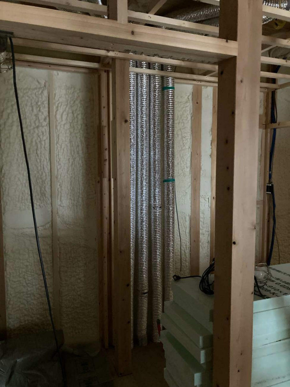 埼玉県三郷市O様邸注文住宅新築工事は吹付け断熱工事を行いました。