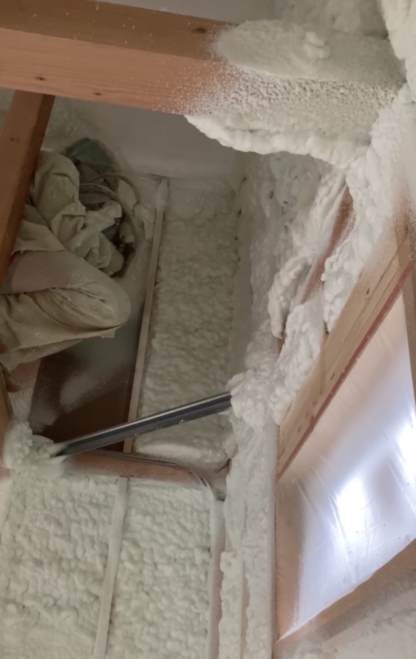 埼玉県吉川市W様邸注文住宅新築工事はウレタン吹付け断熱工事を行いました。