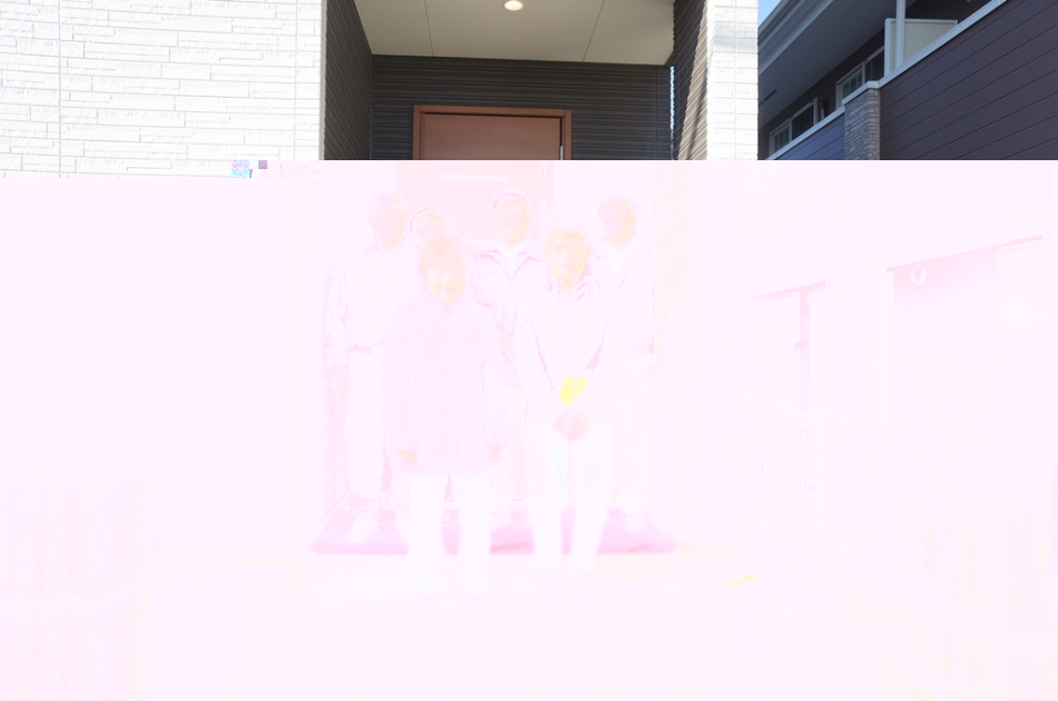 【埼玉県吉川市K様】お引渡しです。松井産業スタッフとお引渡しの記念撮影です。K様ありがとうございました!!松井産業株式会社 イシンホーム三郷店