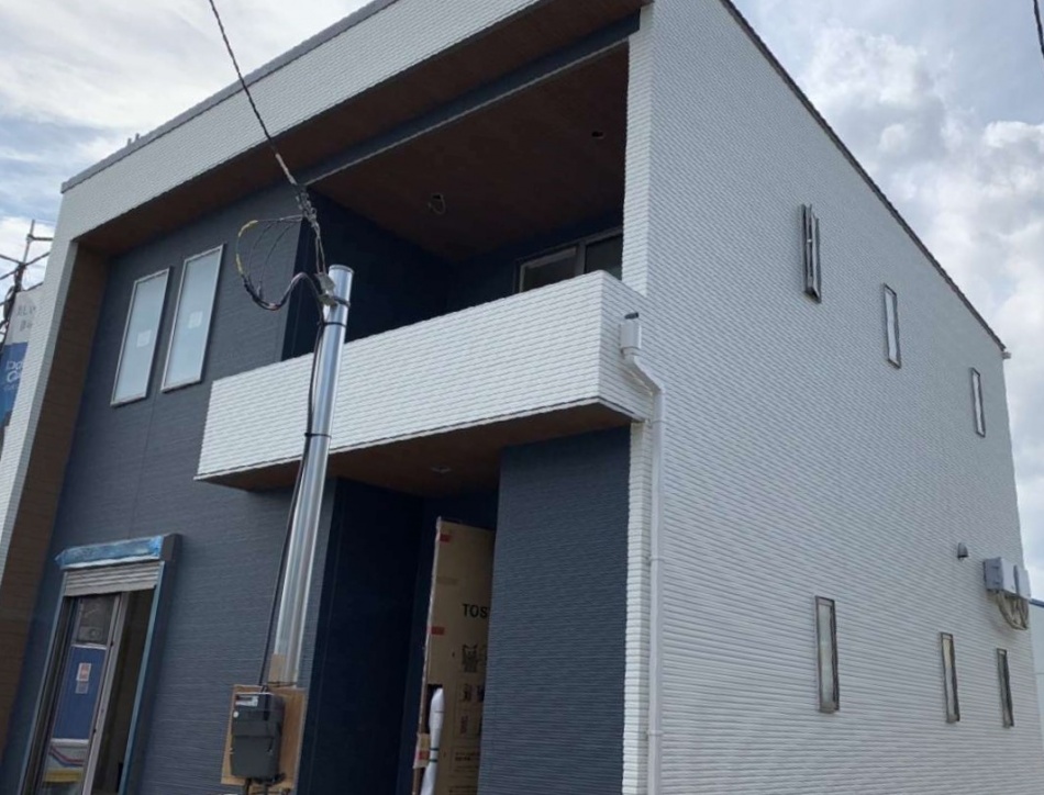 埼玉県三郷市H様邸注文住宅新築工事は足場が外れて外観がわかるようになりました。