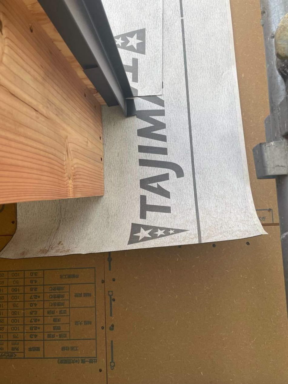 千葉県柏市O様邸注文住宅新築工事は外壁工事を行っています。