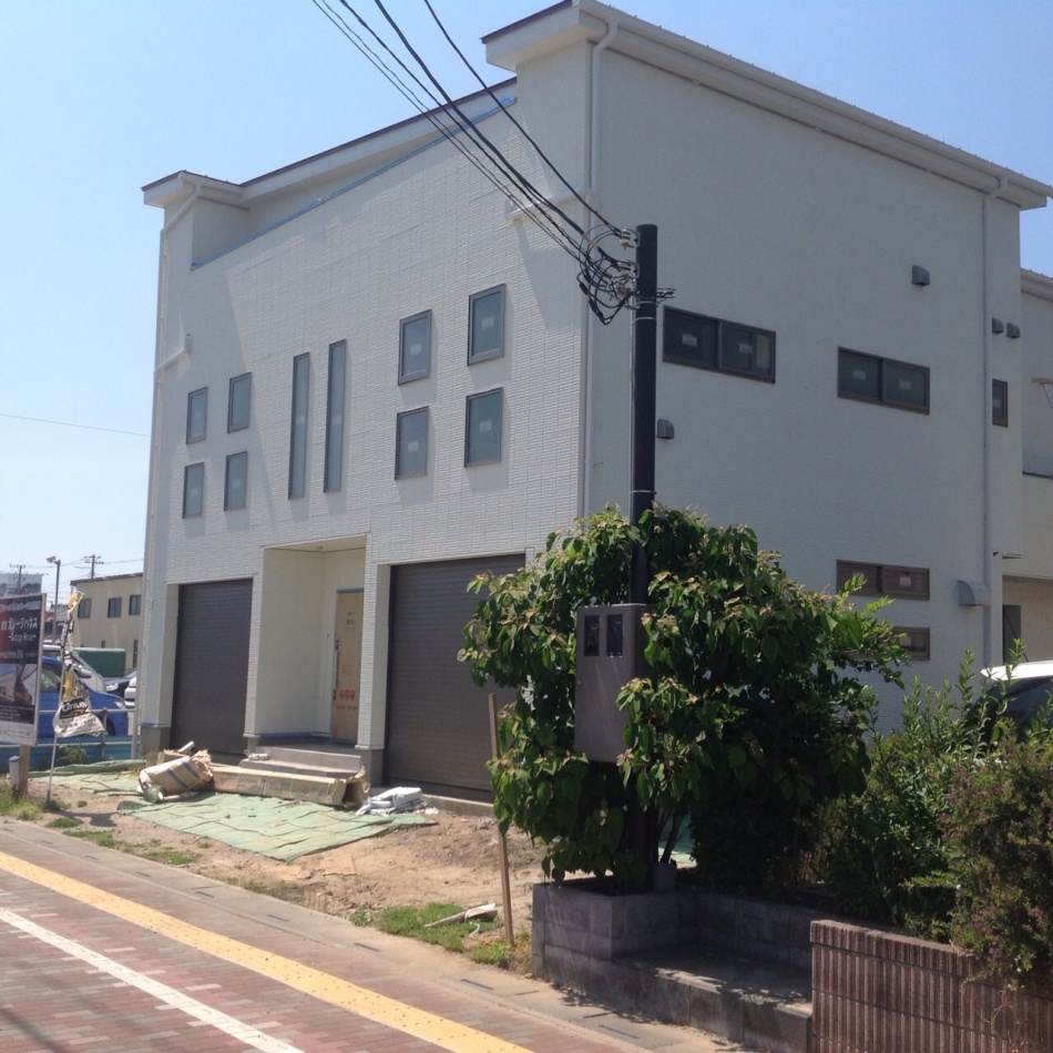 【埼玉県三郷市】W様ガレージハウス「La fonte3310-ラフォンテミサト-」新築工事は足場を解体し外観がわかりようになりました。イシンホーム三郷店