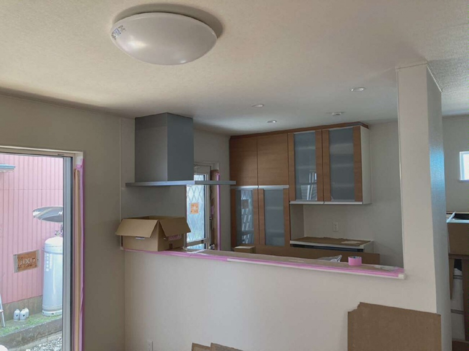 埼玉県三郷市K様邸注文住宅新築工事は内装クロス工事です。