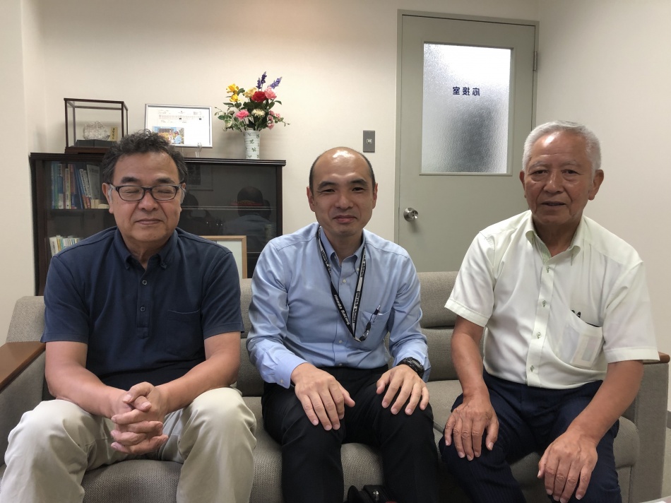 【吉川市】O様と土地売却の決済時に記念撮影を撮らせていただきました。