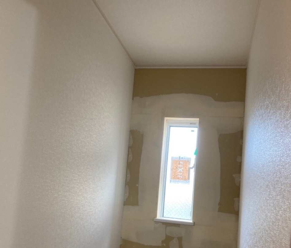 東京都足立区S様邸注文住宅新築工事は内部クロス工事中です。