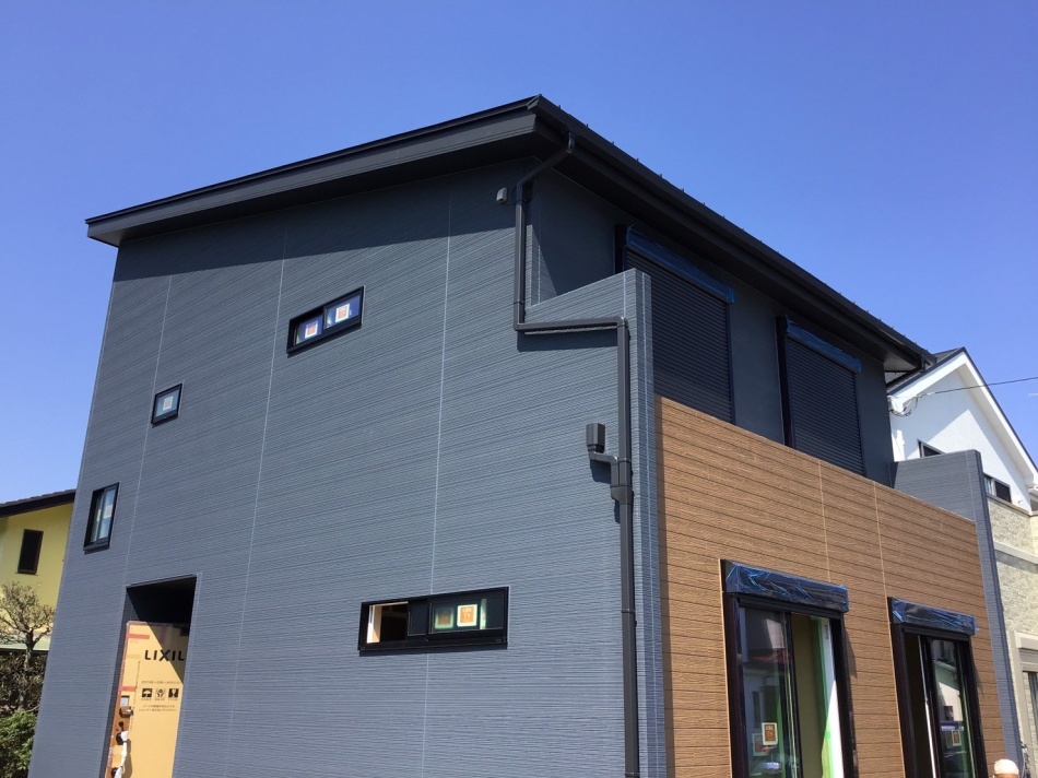 【埼玉県三郷市】I様邸注文住宅新築工事は足場が外れて外観がわかるようになりました。