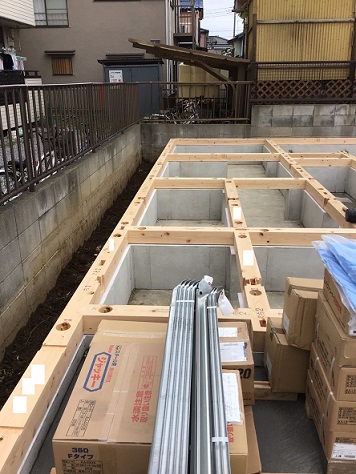 埼玉県吉川市I様邸「家事ラク動線で家族の時間を大切に過ごせる高性能省エネ住宅」は木工事土台引きを行っています。