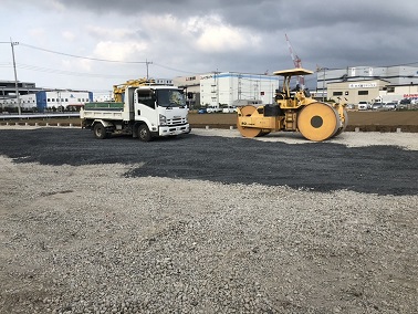【埼玉県三郷市】S様駐車場造成工事はアスファルト工事をしています。
