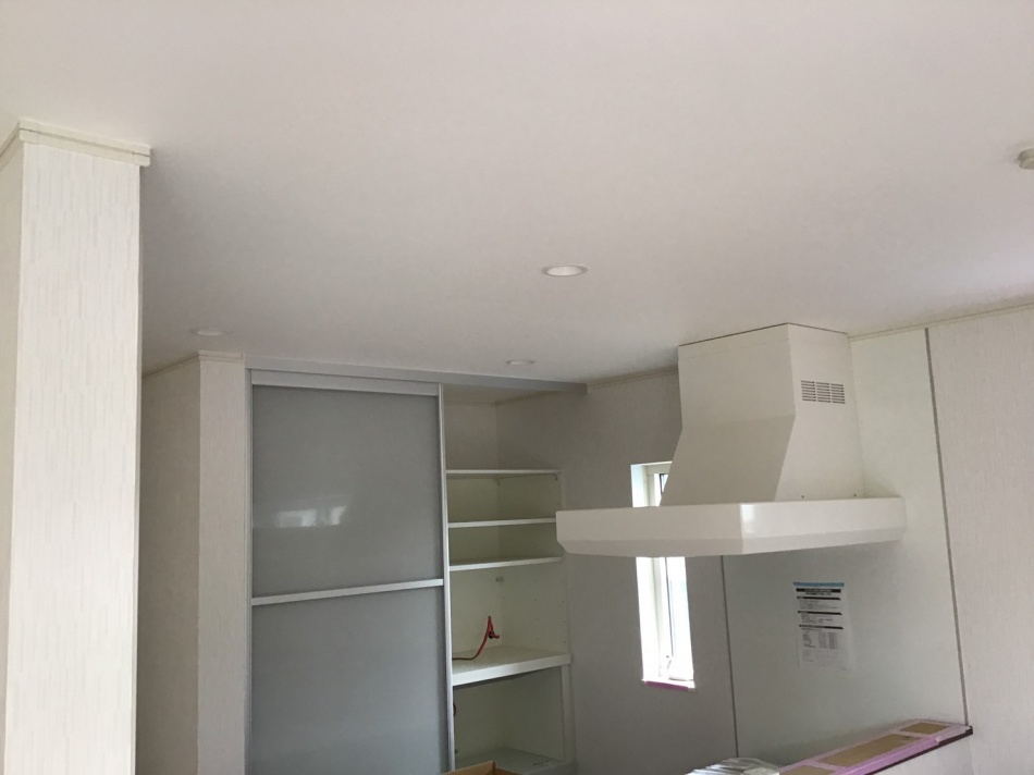 三郷市T様邸「キッズデザインダブル受賞の子育て1/2住宅」は内部工事中です。