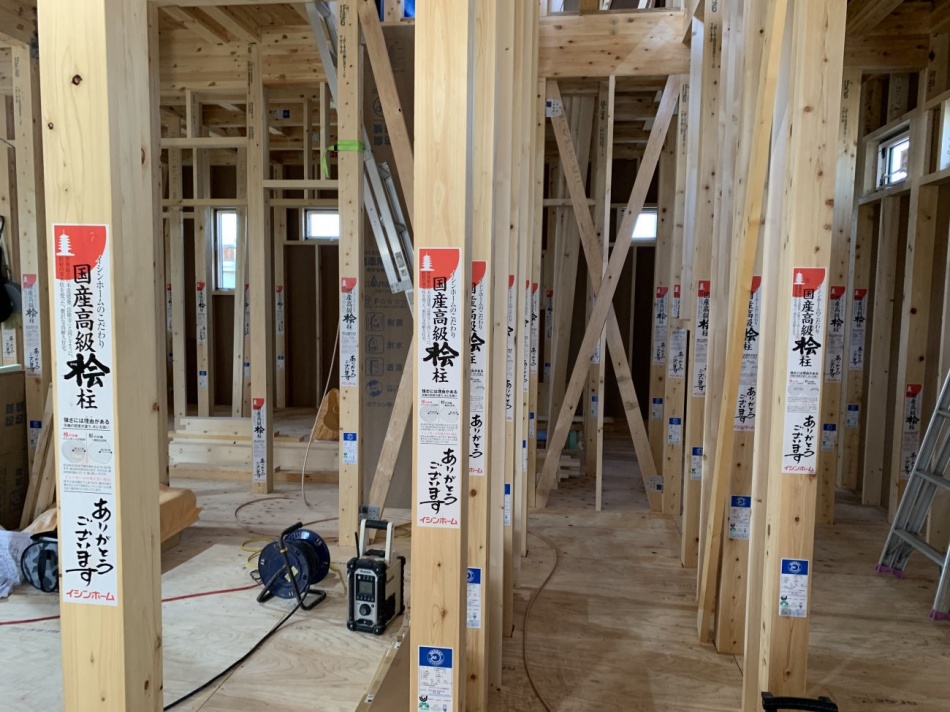 埼玉県吉川市T様邸注文住宅新築工事は木工事を行っています。