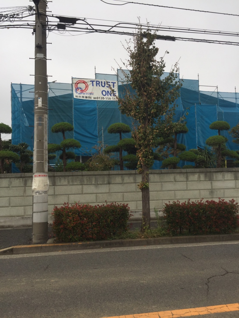 足立区Y様邸はイメージシートを設置し工事に取りかかっています。