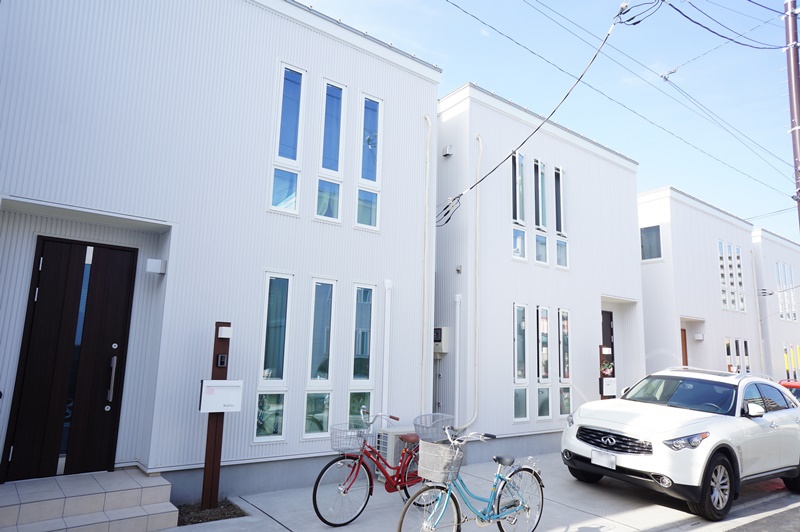 シンプルで美しい家にはふさわしい窓が必要です。