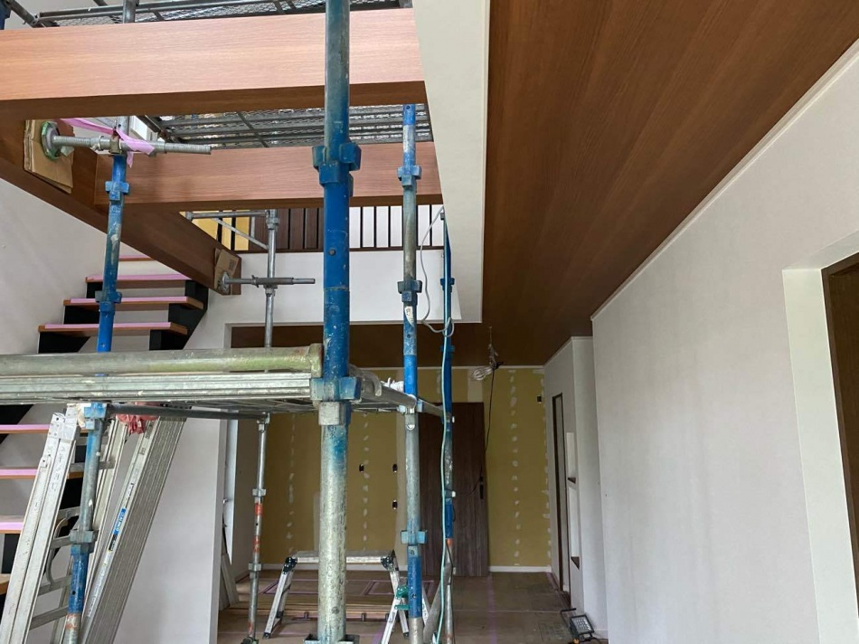 千葉県流山市U様邸注文住宅新築工事は内部クロス工事中です。