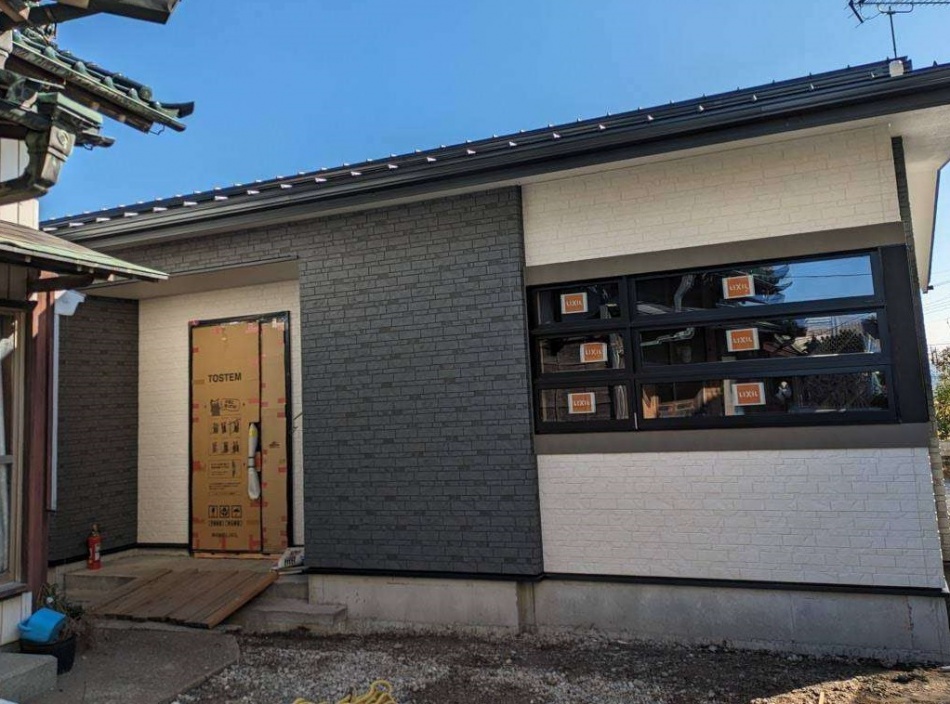 埼玉県三郷市S様邸注文住宅新築工事は足場が外れて外観がわかるようになりました。