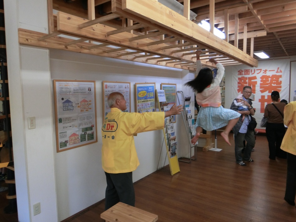 池江璃花子選手を鍛えた「自宅に雲梯のある生活」