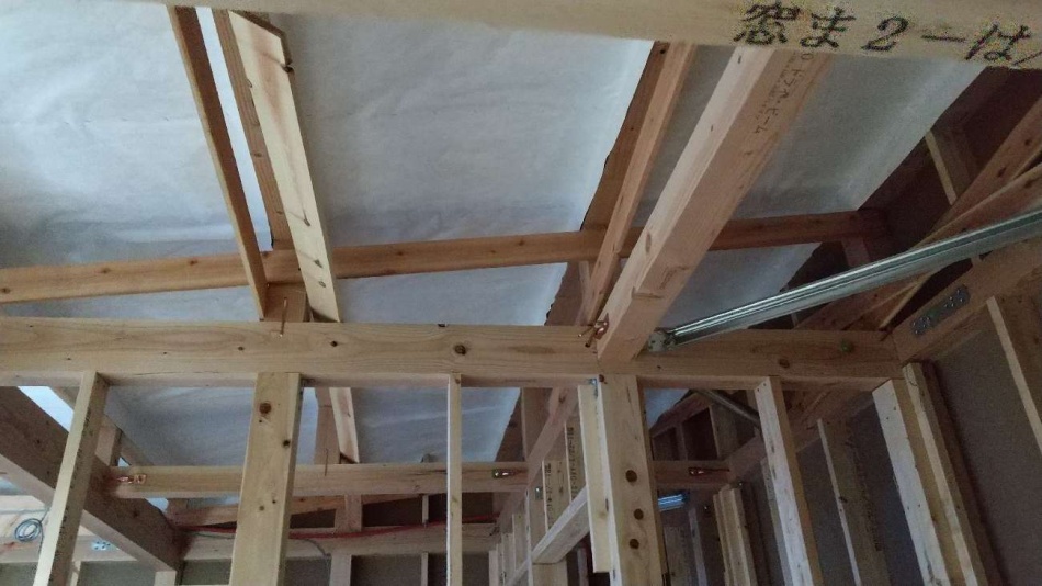 埼玉県三郷市H様邸注文住宅新築工事は小屋裏タイベックシルバーを施工しました。