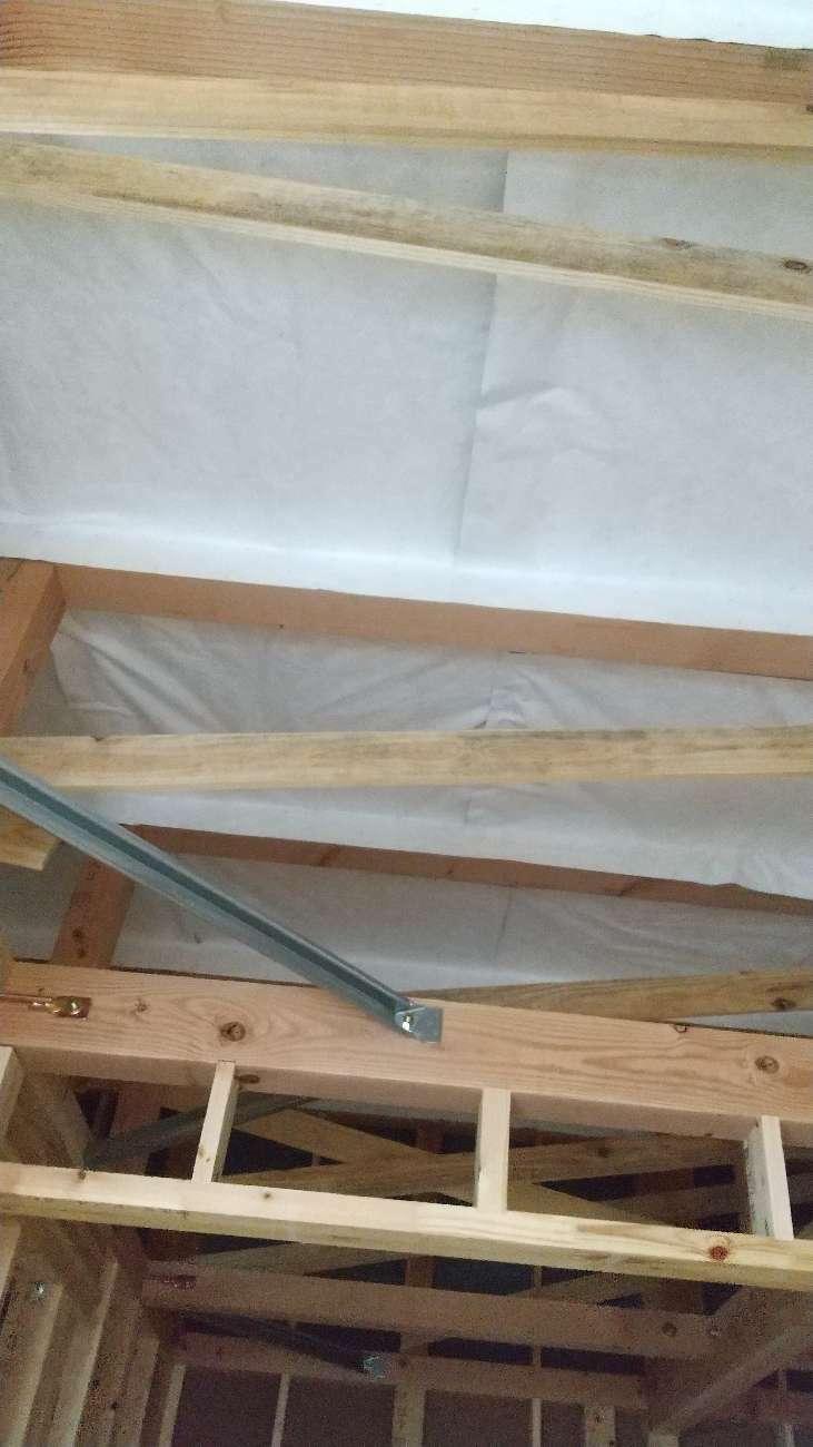 埼玉県吉川市N様邸注文住宅新築工事は屋根裏タイベックシルバー施工