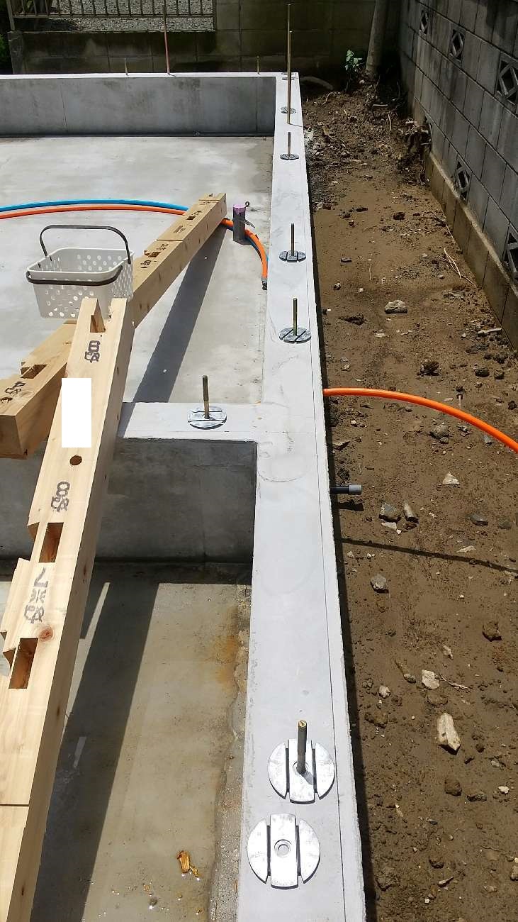 埼玉県吉川市S様邸注文住宅新築工事は減震金物が取り付きました。