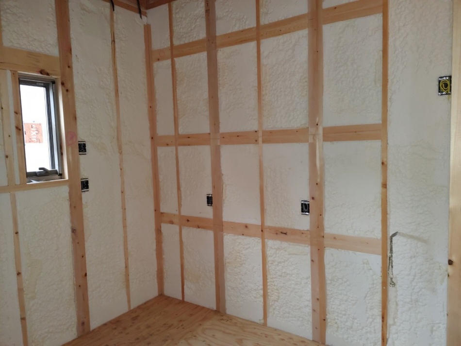 埼玉県三郷市H様邸注文住宅新築工事は吹付断熱工事を行いました。