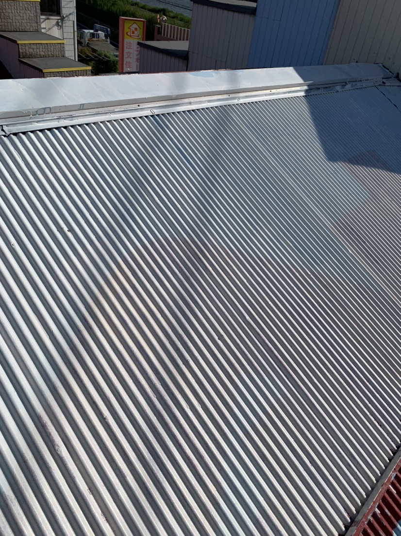 【埼玉県三郷市】松井産業本社屋根塗装が完了しました。