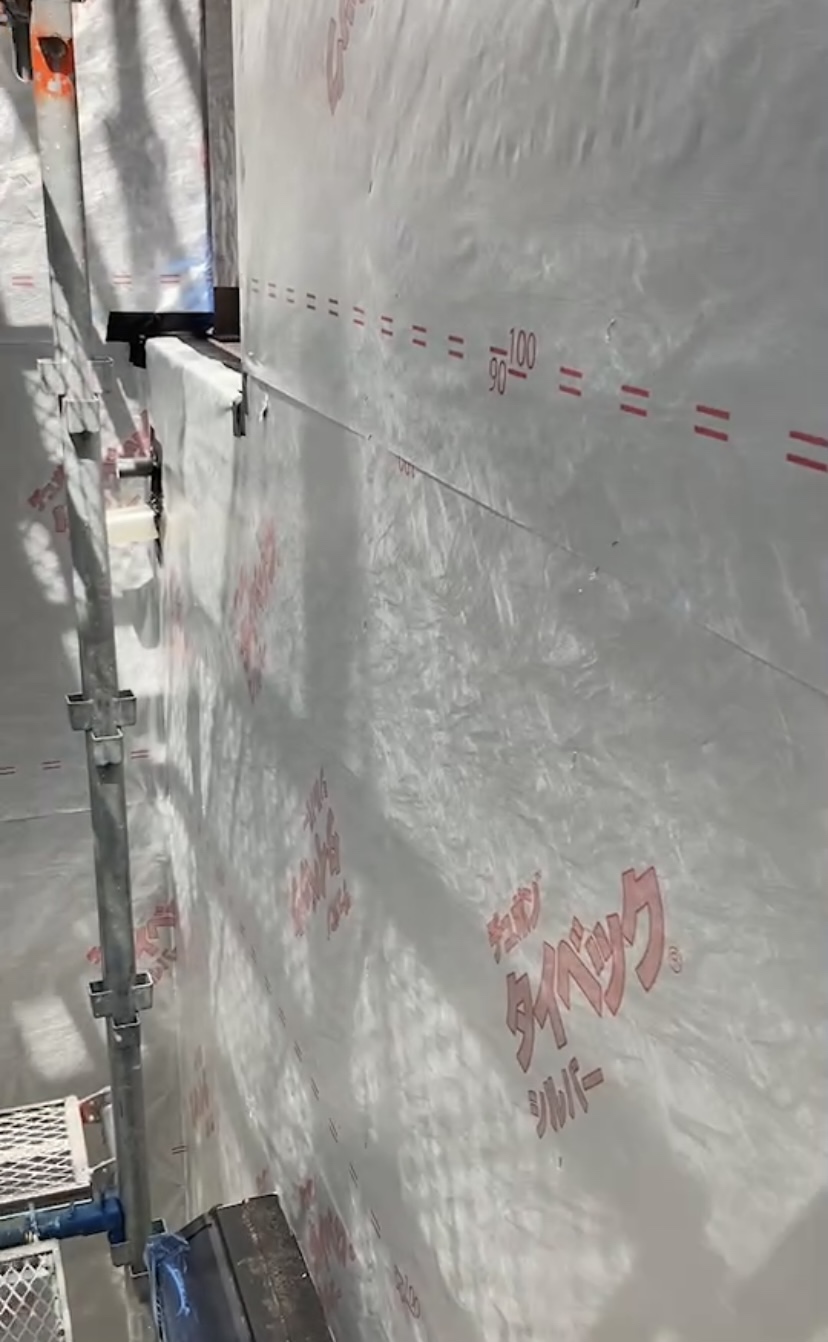 埼玉県三郷市H様邸注文住宅新築工事はタイベックシルバーを施工しました。