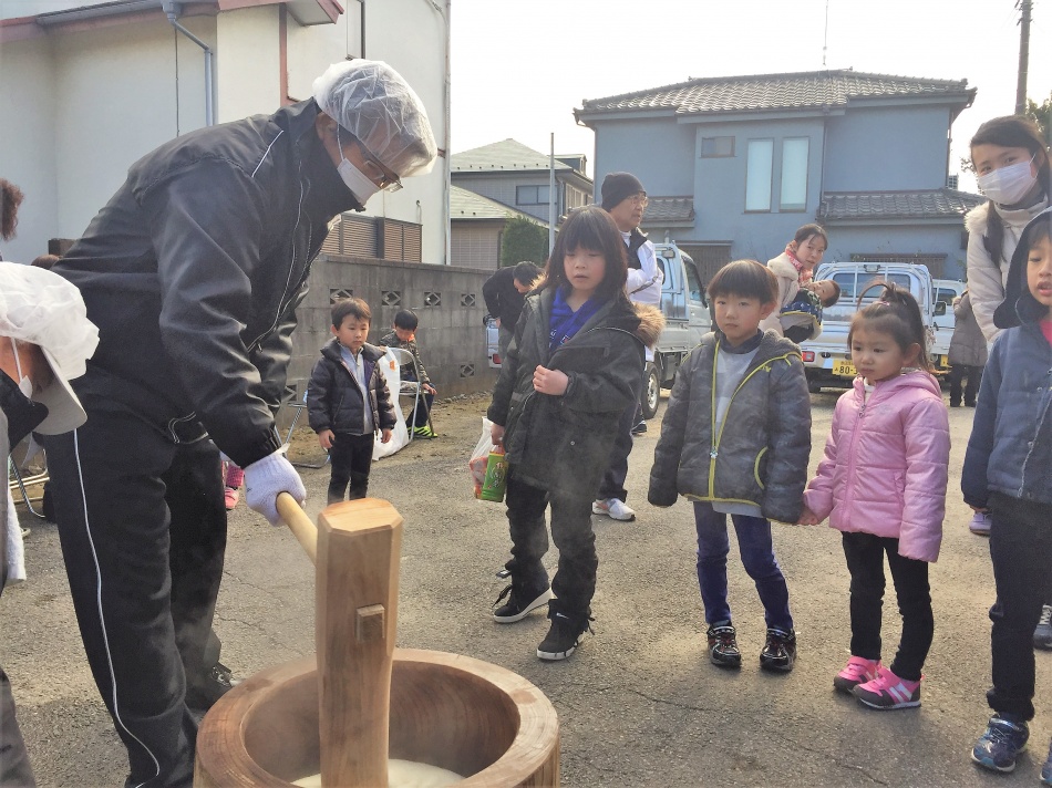三郷市彦成一丁目町会で「第1回餅つき大会」松井産業