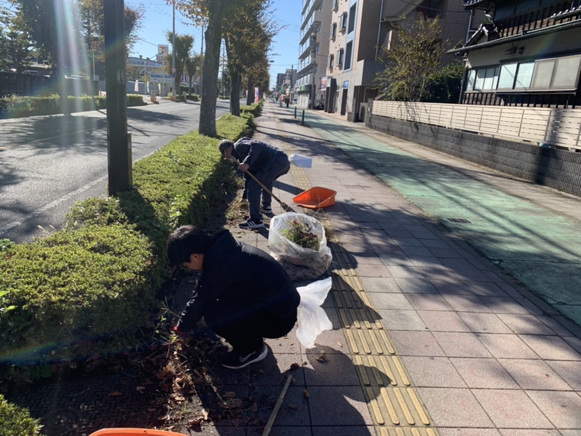 埼玉県吉川市 地元木売公園周辺の清掃のお手伝いをさせていただきました。