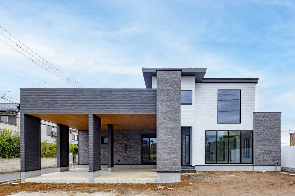 埼玉県三郷市M様邸ガレージハウス注文住宅新築工事完成です。