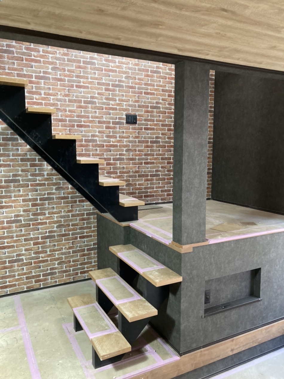 埼玉県久喜市T様邸宅はクロス工事を行っています。