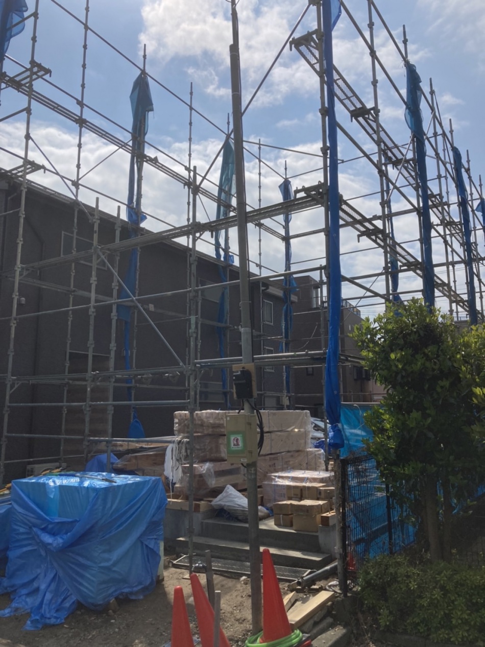 埼玉県三郷市T様邸注文住宅新築工事は先行足場を行いました。