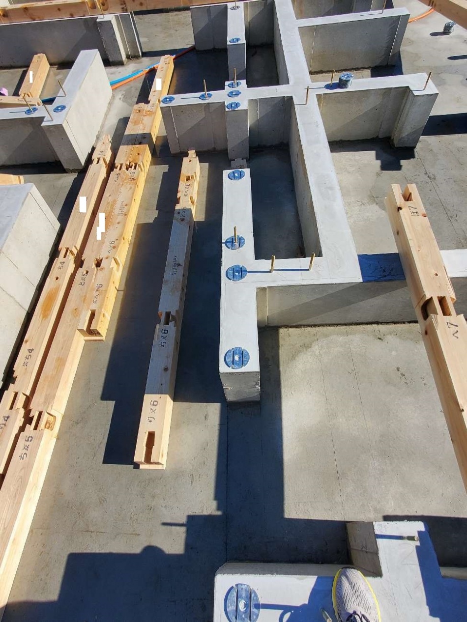 【埼玉県八潮市】S様邸注文住宅新築工事は地震対策の減震金物UFO-Eを設置です。