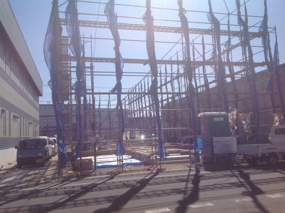 【三郷市】賃貸ガレージハウス新築工事は基礎工事完了後の土台敷きをしました。松井産業