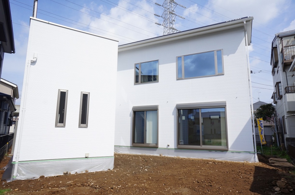 「中庭のあるおしゃれな高性能省エネコートハウス」は完成間近です。松井産業