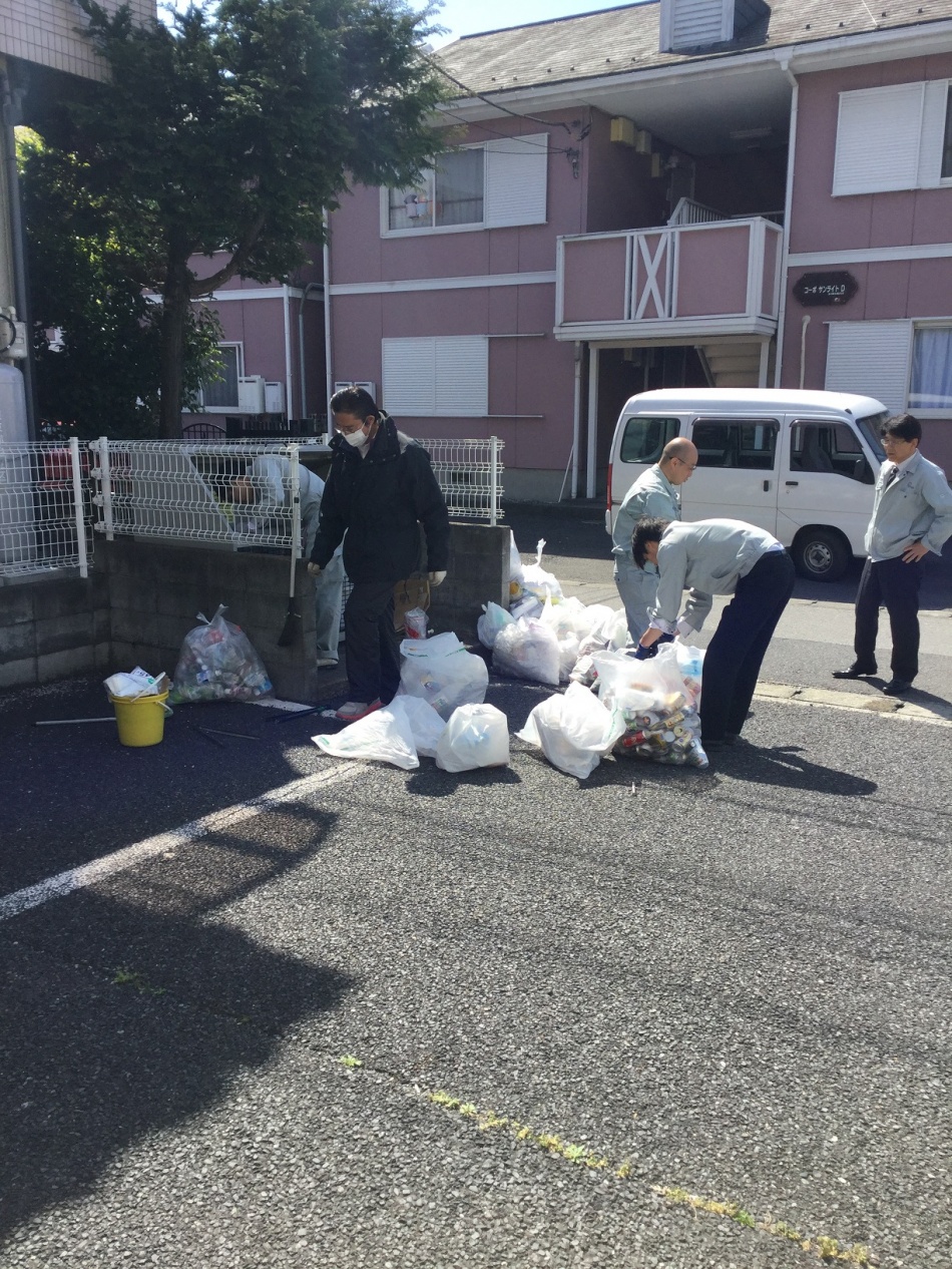管理物件の清掃を行っています。松井産業