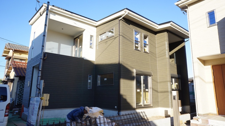 【埼玉県三郷市】Y様邸「ママが喜ぶ家事ラク設計&家計を助ける太陽光で夏涼しく冬あたたかい高性能なZEHを超えるゼロセッチ省エネ住宅」は足場が外れました