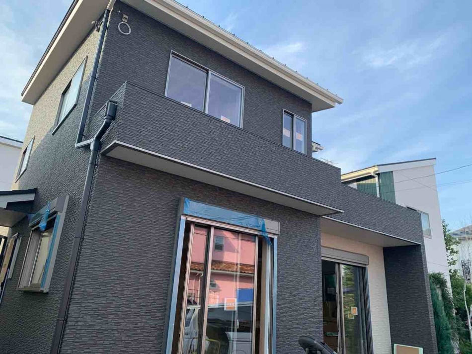 【埼玉県三郷市】Y様邸注文住宅新築工事は足場が外れて外観がわかるようになりました。