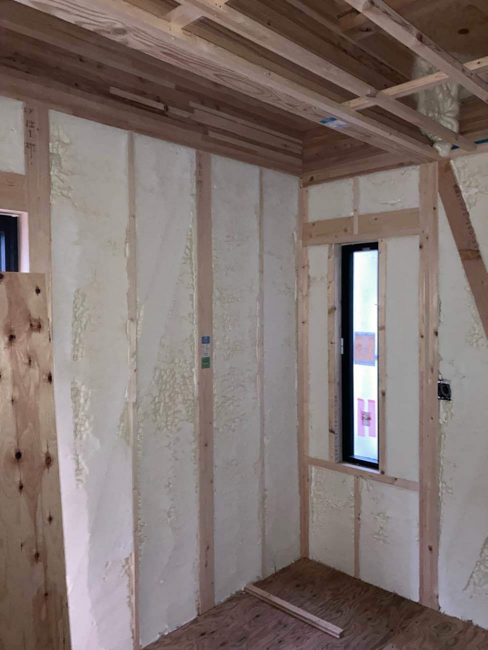 埼玉県三郷市Y様邸注文住宅新築工事は吹付け断熱工事を行いました。