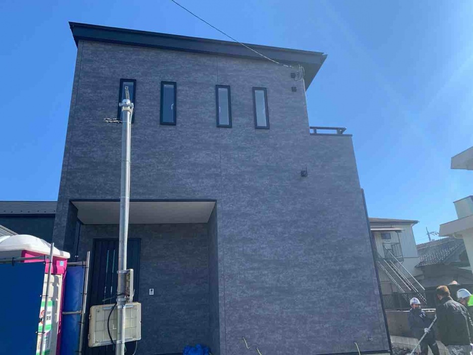 埼玉県三郷市N様邸注文住宅新築工事は足場が外れて外観がわかるようになりました。