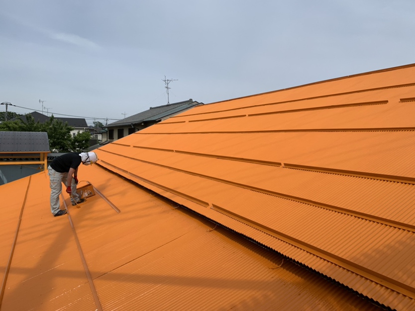 埼玉県三郷市の本社リフォーム館屋根塗装は上塗り完了