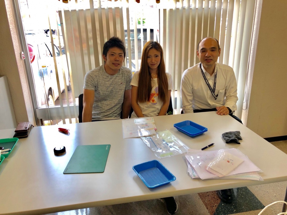 【埼玉県吉川市】松井産業の新築を購入いただいたA様と記念撮影