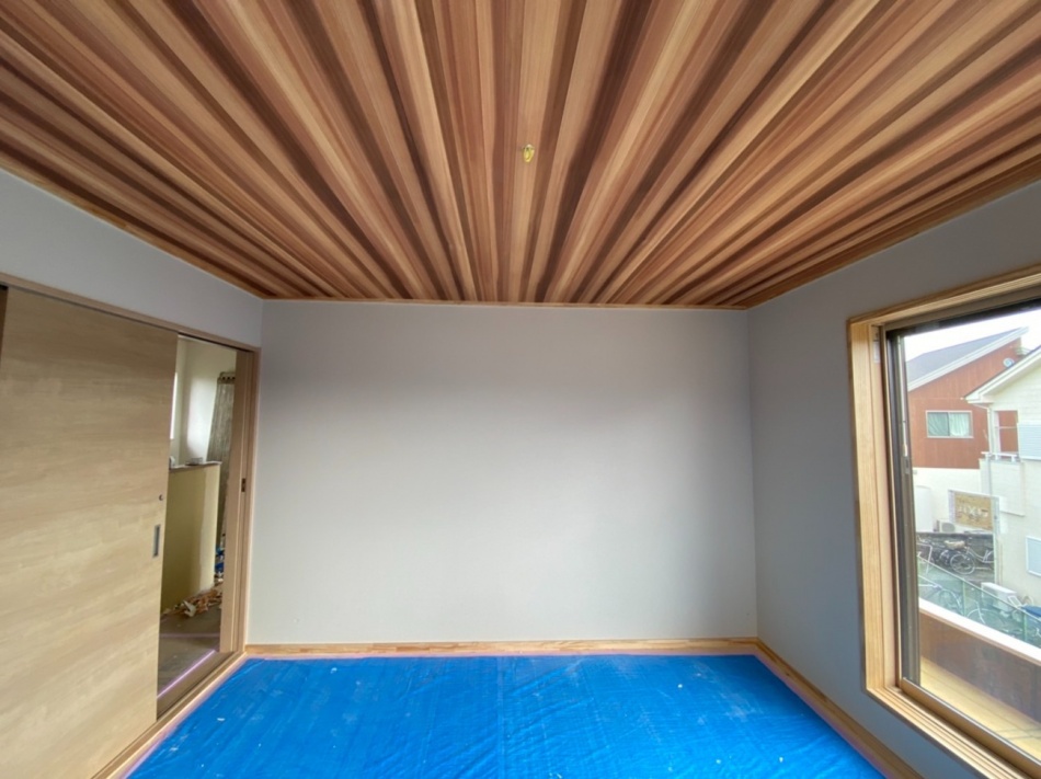 埼玉県三郷市K様邸注文住宅新築工事は内装工事を行っています。