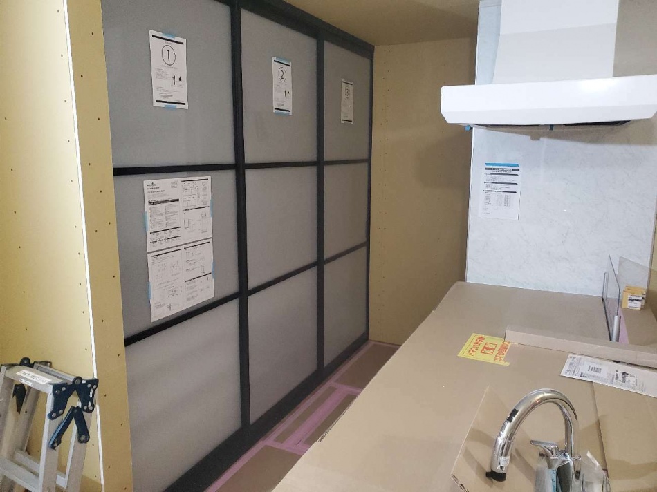 埼玉県三郷市O様邸注文住宅新築工事は階段下収納、キッチン収納施工です