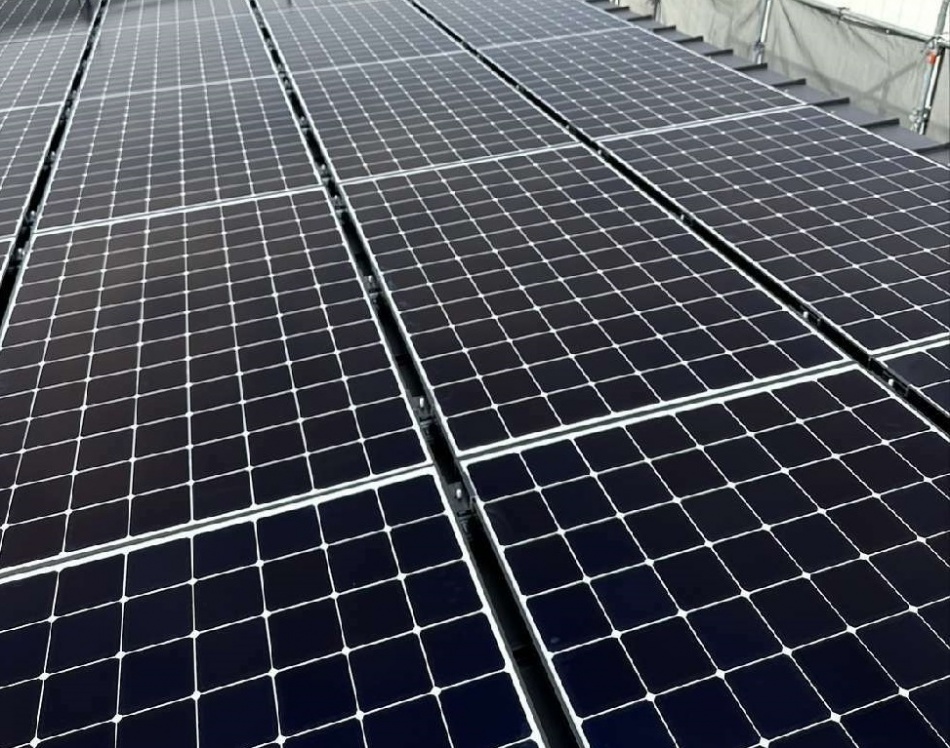 埼玉県三郷市K様邸注文住宅新築工事はマキシオン太陽光パネルが取り付きました。