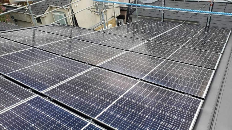 東京都練馬区I様邸新築工事は太陽光パネルが取り付きました。