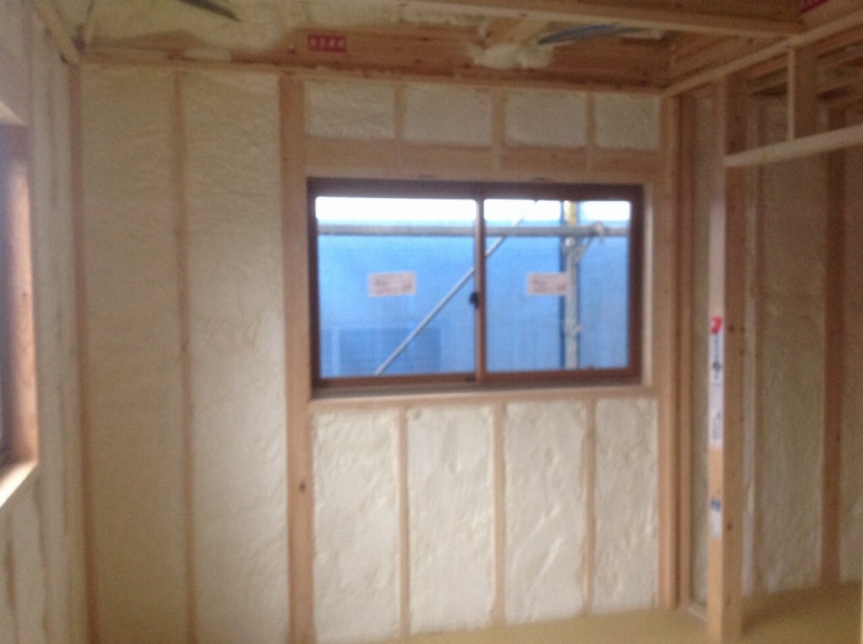 【千葉県柏市】高性能で高気密高断熱な省エネ住宅T様邸新築工事は吹き付け断熱工事を行いました。松井産業株式会社 イシンホーム三郷店